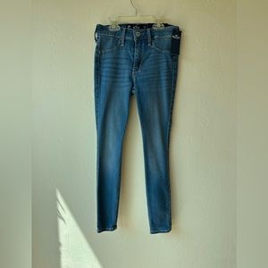 Hollister Stretchy Skinny Jeans NWT